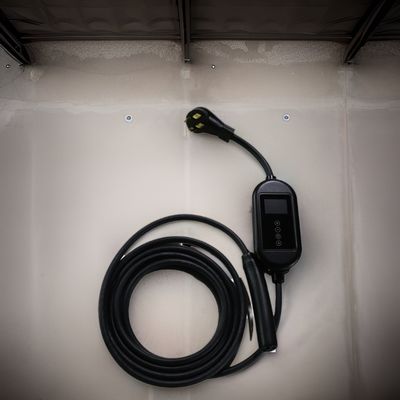 Overvoltage and Undervoltage Protection 16A Fast AC Car Charger 3.5kw EV Charging Station for Electric Vehicles